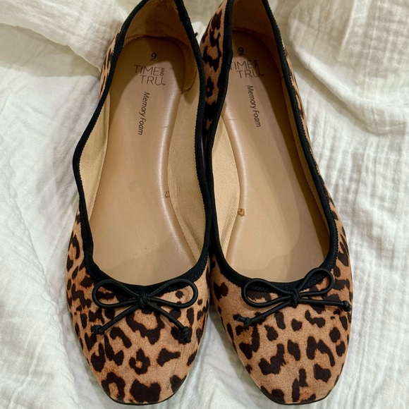 Ballet Flats String Bow Black Leopard Size 9 
Time and Tru - Picture 2 of 7